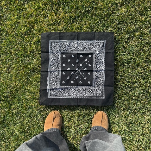 ZARA Black Paisley Bandana NWOT - Picture 1 of 2